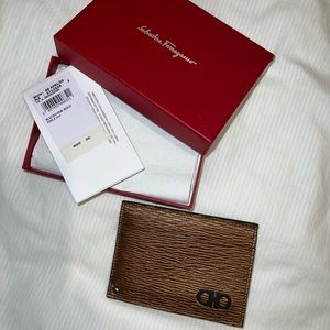 Mens Ferragamo cardholder. BRAND NEW NEVER USED PERFECT CONDITION